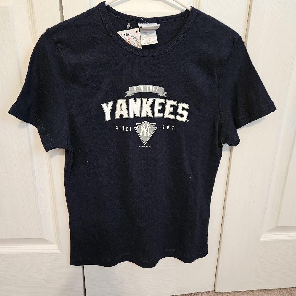 Ladies Yankees shirt